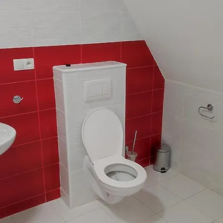 Kastiel Kostany Konukevi 3*