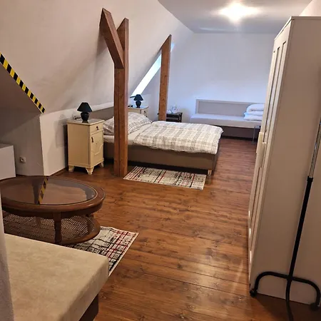 Kastiel Kostany Konukevi 3*