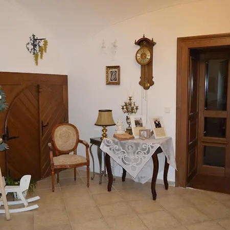 Kastiel Kostany بيت ضيافة 3*